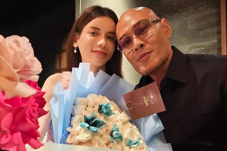 Warganet ramai-ramai mengungkap sinyal dugaan keretakan hubungan rumah tangga Deddy Corbuzier dan Sabrina Chariunnisa. (Instagram/ @sabrinachairunnisa_)