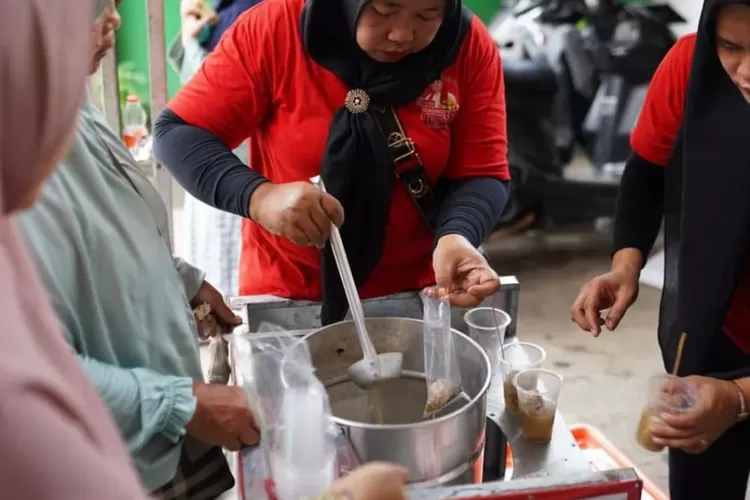 Permintaan Gerai 'Cilok Daging Mas Tri' di Kota Bekasi Terus Alami Peningkatan. (Foto/Istimewa.)