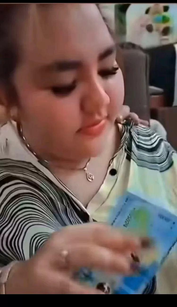 Gambar diduga Lisa Mariana yang mengaku punya anak dari Eks Gubernur Jabar Ridwan Kamil.