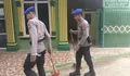 Satpolairud Polresta Barelang Bergerak, Bakti Bersih Hiasi Sekolah Dan Tempat Ibadah Warga Pesisir