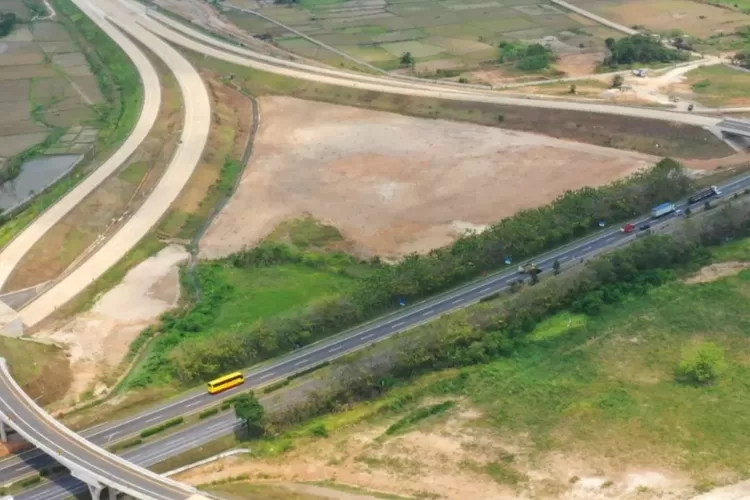 Ilustrasi pengerjaan Jalan Tol Padang Sicincin di Sumatera barat yang direncanakan akan dilanjutkan di bulan September 2024. Pengerjaan ditargetkan dilakukan sampai Pangkalan. (Instagram: pupr_bpjt)