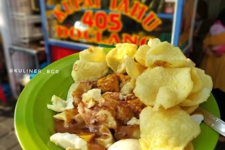 Kupat Tahu Doclang 405 bisa jadi pilihan tempat makan terdekat dari Stasiun Bogor yang bisa kamu coba (genpi.id @kULINER_BGR)