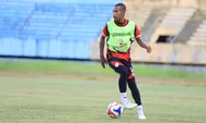 BESOK Persipura vs Kendal Tornado, Ricardo Salampessy Ingin Lanjutkan Tren Positif
