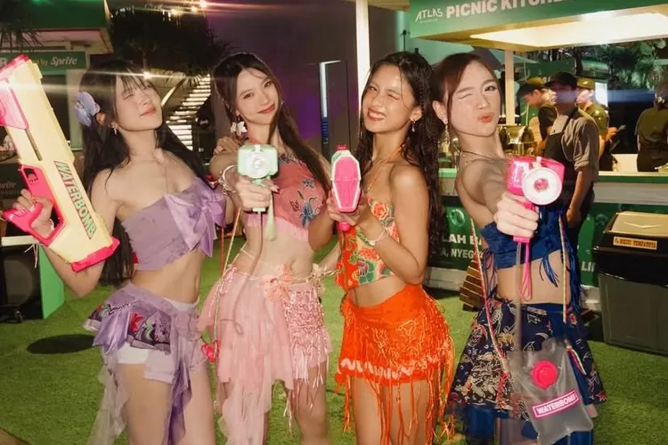 Starbe jadi salah satu musisi Indonesia yang ikut memeriahkan festival musik air, WaterBomb (Instagram @annabelle_sjy)