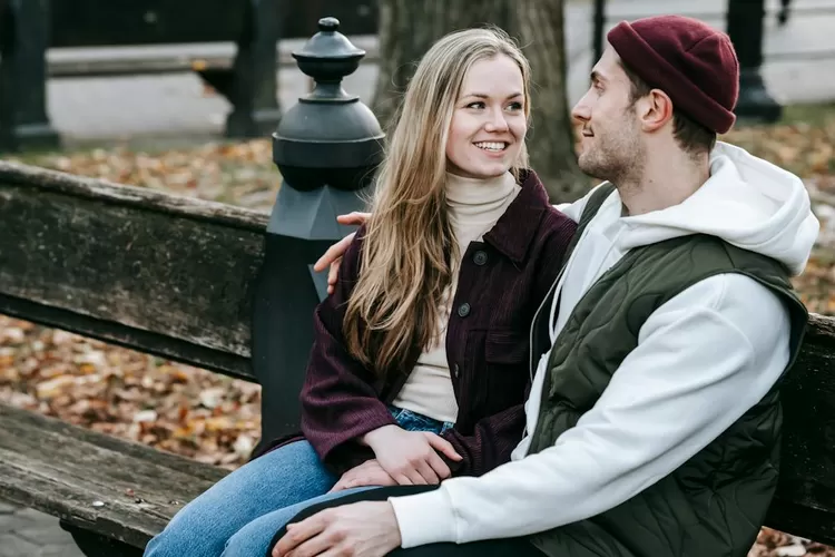 Ramalan cinta zodiak Sagitarius dan Capricorn Minggu 25 Februari 2024 waktu yang tepat untuk mengobrol dengan orang-orang terkasihpricorn, Aquarius dan Pisces. (Ilustrasi - pexels/Katerina Holmes)