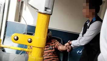 Polemik Petugas TransJakarta Turunkan Penumpang Tunawisma karena Bau Badan, Warganet Soroti Sisi Kemanusiaan hingga Bandingkan dengan Negara Lain