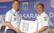 Pemkot Jakut Serahkan Sarpras Aspirasi Masyarakat Tahun 2023