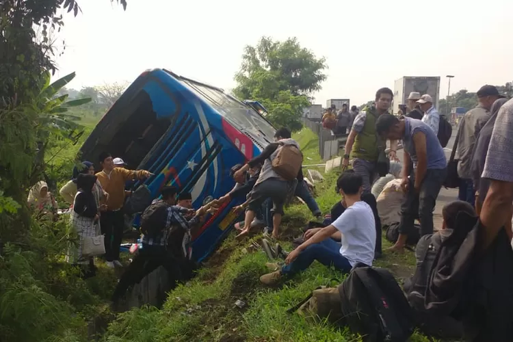 Bus Terguling di Tol, 20 Perangkat Desa di Kabupaten Serang Dilarikan ke RS  Hermina - Banten Raya