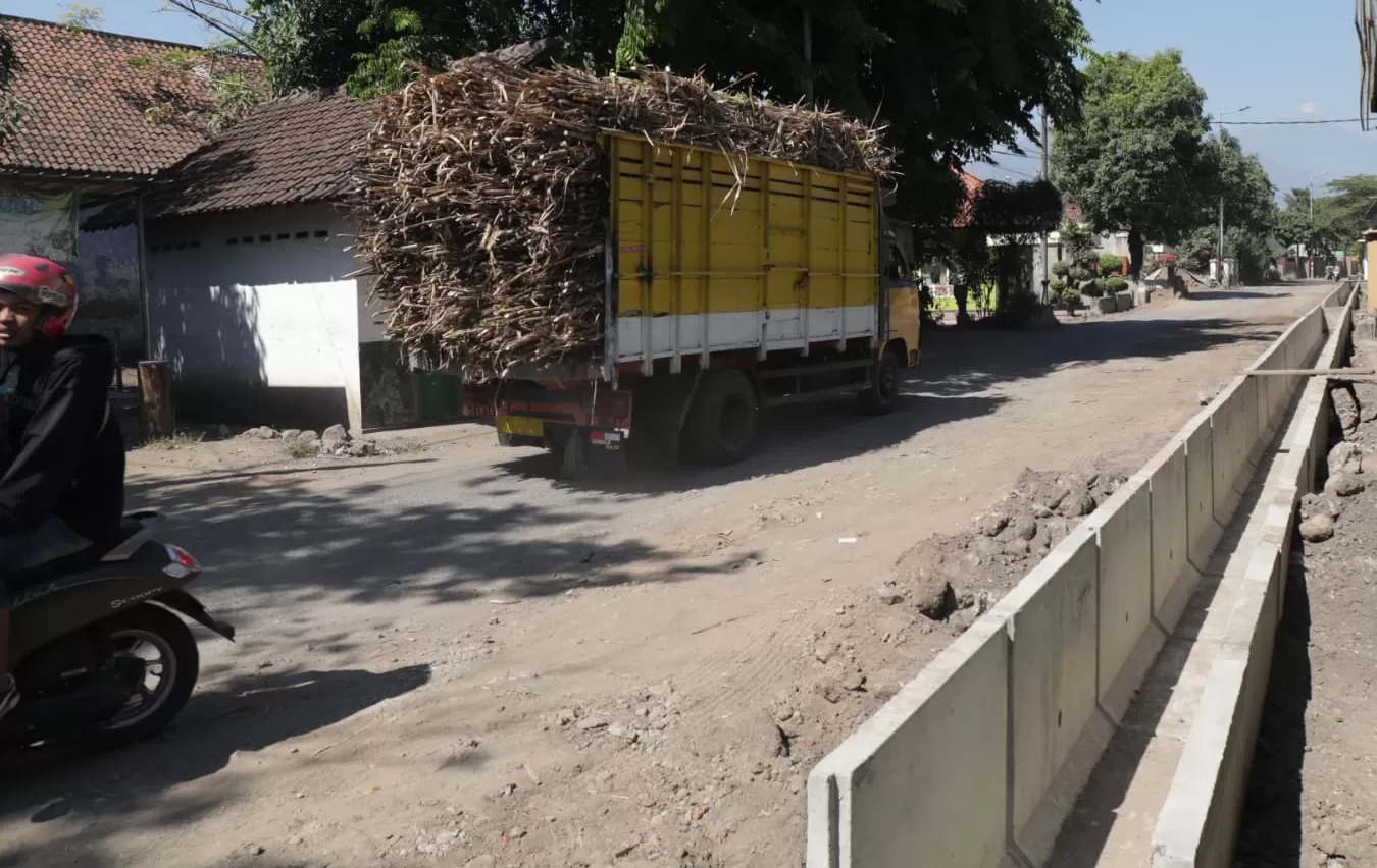 Betonisasi Jalan Krembung-Mojoruntut Masuk Tahap Pengecoran Pondasi ...