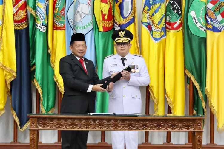 Pj Gubernur Jatim Adhy Karyono Resmi Dilantik Oleh Mendagri - Jatim ...