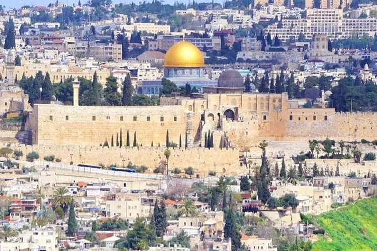 Kompleks Masjid Al-Aqsa dan Masjid Kubah Batu (Dome of the Rock) di Kota Tua Jerusalem, 19 Februari 2024 (instagram/ @muslimhoodmedia)