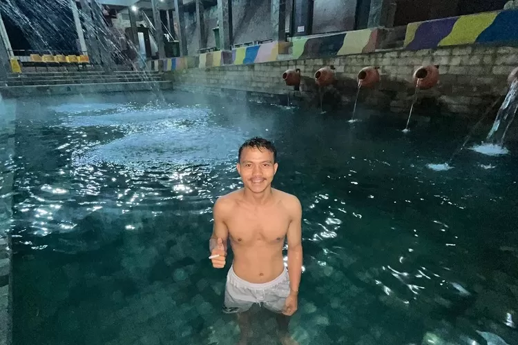 pesona wisata pemandian air panas Guci Tegal (Sumber : Instagram @fahrezy22_)