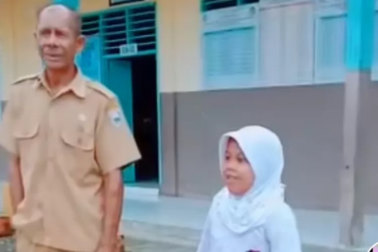 Mikailah Alfatin Abrar, siswa SD 1 Ulunambo, Menui Kepulauan penuh semangat membacakan ikrar sumpah pemuda di sekolahnya (Screenshot tiktok adib nazilla)