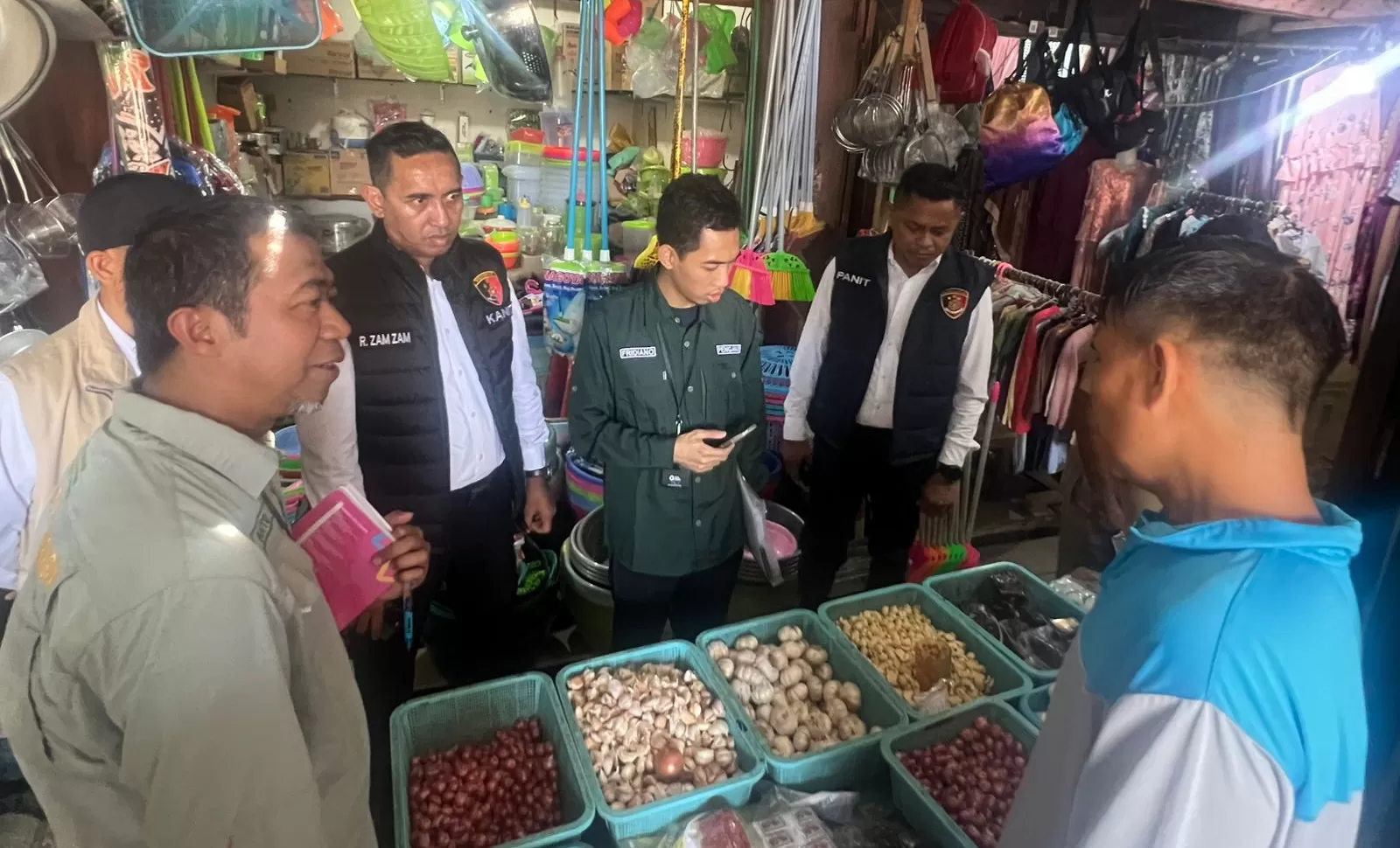 Satgas Saber Pengendalian Harga Pangan Sultra memantau harga bapok di pasar