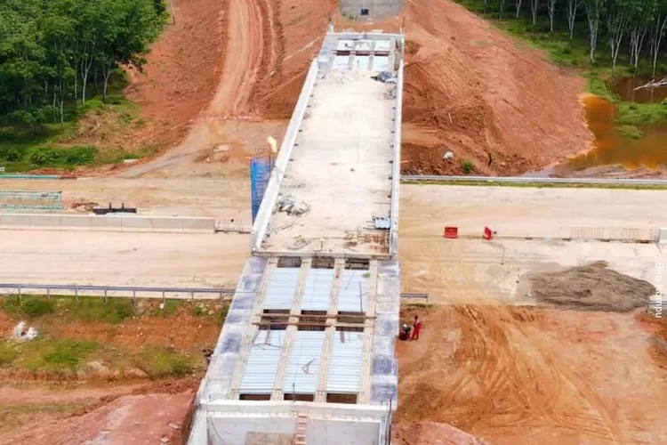 Ilustrasi proyek jalan tol yang diketahui proses pembangunannya lebih kacau dibandingkan proyek Jalan Tol Padang-Sicincin, di Sumatera Barat. (Instagram: pupr_bpjt)
