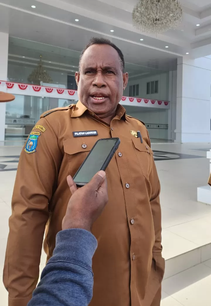 Plt Sekda Jayawijaya Pilatus Lagowan. (CENDERAWASIH POS/Deni Tonjau)