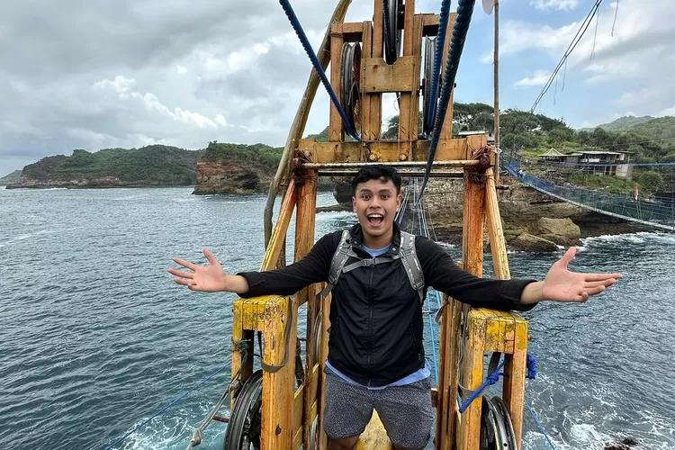 3 rekomendasi wisata ekstrim di Indonesia (Sumber - Pantai Timang : Instagram @bboydanishzakwan)