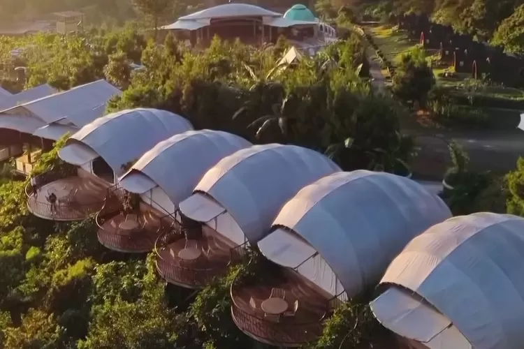 Glamping Bentuk Rumah Keong dengan view Gunung (sumber: @asstrohighciater)