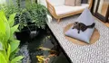 7 Desain Halaman Belakang Kecil untuk Rumah Minimalis, Tambahkan Kolam Ikan Mini untuk Kenyamanan Ekstra