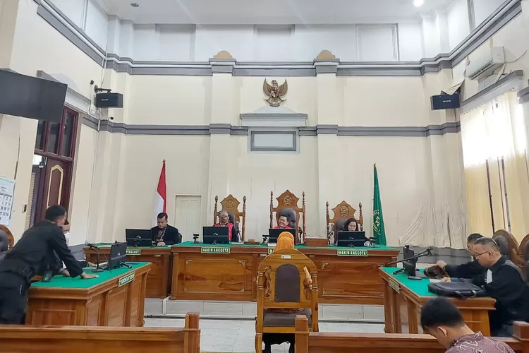 Majelis Hakim dipimpin Ketua M Nazir SH MH saat membuka sidang perkara tipikor dugaa kasus MAN Binjai