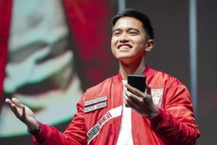 Kaesang Pangarep saat mengurus surat keterangan di Pengadilan Negeri Jakarta Selatan sebagai persiapan maju Pilkada Jawa Tengah 2024. (GenzDaily/dok: Instagram @kaesangp)