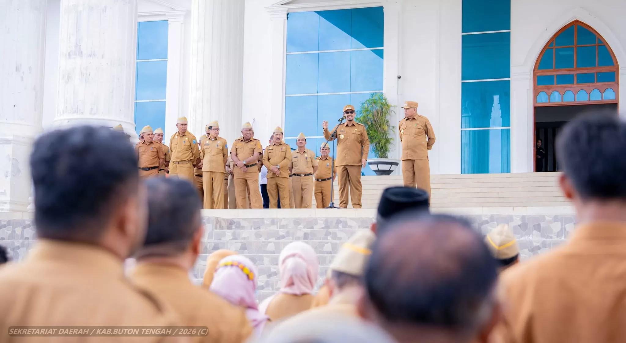 Bupati Buton Tengah Azhari saat pimpin apel gabungan