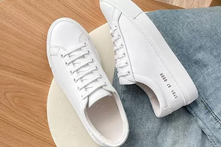 5 Rekomendasi Sepatu Louis Vuitton yang Tampilan dan Kualitasnya Tak  Diragukan - Flores Editorial - Halaman 2