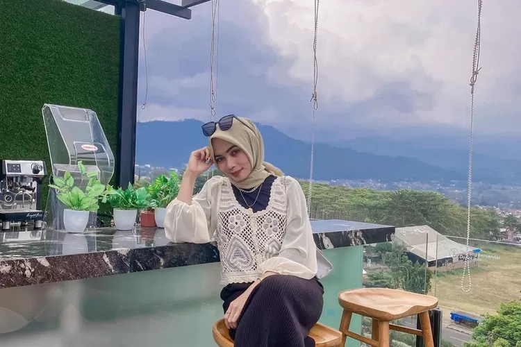 3 rekomendasi wisata di kota Batu (Sumber - Awang awang Sky Lounge : Instagram @zahrajanna)