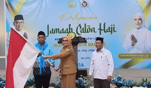 Lepas Calon Jemaah Haji, Wali Kota Baubau Titip Dua Pesan Penting