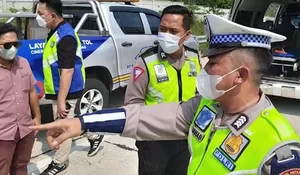 Petugas Kebersihan Tol Cijago Depok Tewas Diseruduk Sedan 