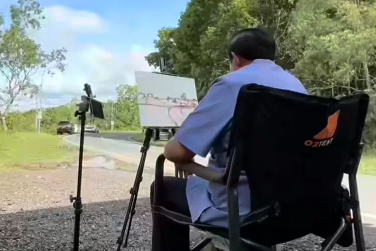 Momen SBY Lukis Pemandangan di depan Warung Degan. (Istimewa)