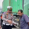 Ramp Check di Exit Tol Parungkuda, Polisi Temukan Banyak Kendaraan Gunakan Ban Aus