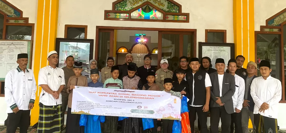 Komunitas Bagong Mogok, Kawan Ukhuwah dan Salon Masjid menggelar aksi sosial. (FOTO: Ist))