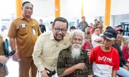 Digitalisasi Bansos Temukan 25 Ribu KK Salah Sasaran dan 51 Ribu Penerima Baru di Surabaya, Kepala Bakom Qodari: Hari Ini Mereka Mendapatkan Keadilan