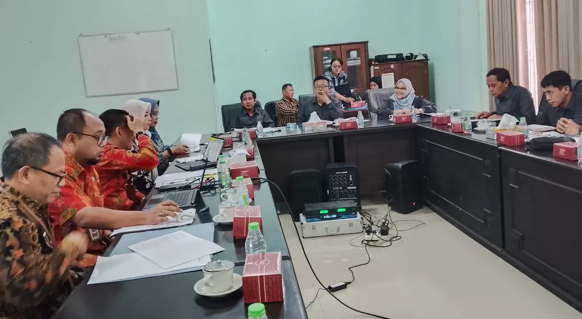 Rapat dengar pendapat antara Komisi B DPRD Jombang dan Dinas Pertanian membahas terkait ketahanan pangan. (SketsaNusantara.id)