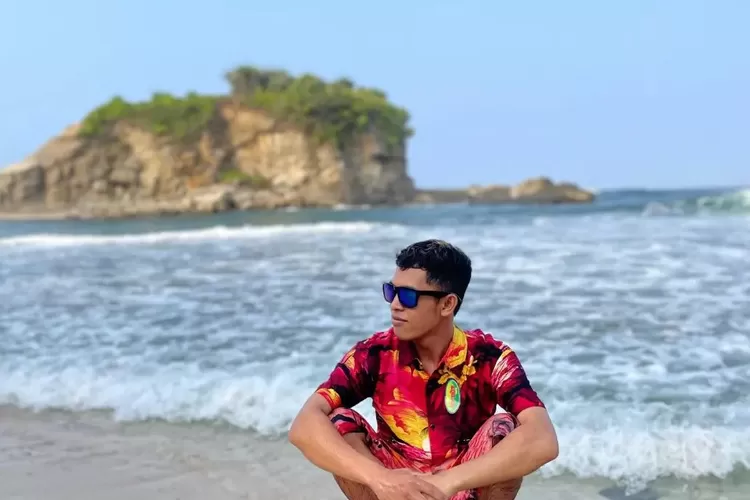 3 rekomendasi wisata di Pacitan (Sumber - Pantai Klayar : Instagram @ronysyakrony_dan_999k)