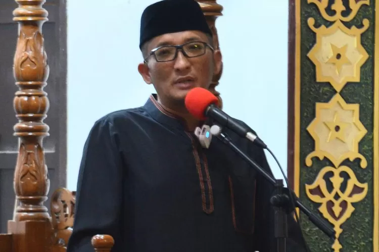 Tausiah Ramadhan di Masjid Agung Nurul Iman, Wako Padang Hendri Septa Sampaikan Keutamaan Sabar dan Syukur (Humas Pemko Padang )