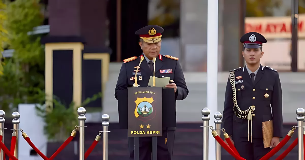 Upacara penaikan bendera dipimpin langsung oleh Kapolda Kepri, Irjen Pol. Asep Safrudin, S.I.K., M.H.,Rabu 20 Mei 2026 (Humas Polda Kepri)