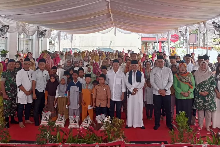 Dirangkai dengan peresmian gedung baru Dinas Kesehatan Sergai juga gelar Peringatan Isra Mikraj Nabi Muhammad SAW 1445 H. (Realitasonline.id / Ist)  Judul : Dinas Kesehatan Sergai Kantor Baru Tempatnya di Tepi Jalinsum Sei Rampah, Bupati: Tunjukkan Prestasi Kerja yang Berintegritas  Serdang Bedagai 