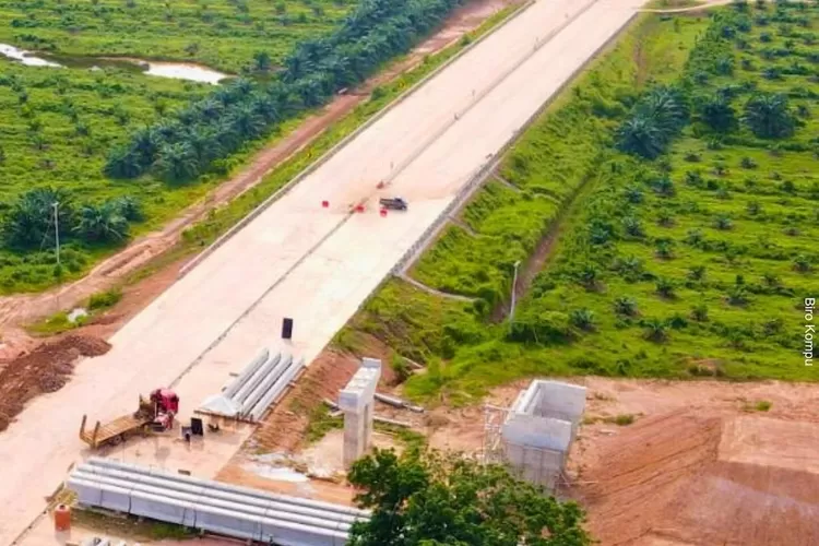 Satu proyek jalan tol di Sumatera Selatan ini dikabarkan mendapat dana fantastis dari pemerintah sekira Rp16,8 triliun. Jalan Tol ini merupakan bagian dari Jalan Tol Trans Sumatera (JTTS). (Instagram: kemenpupr)