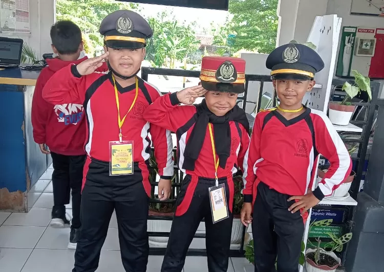 Peserta didik SDN Tugurejo 02 adakan Outing Class ke PT KAI.