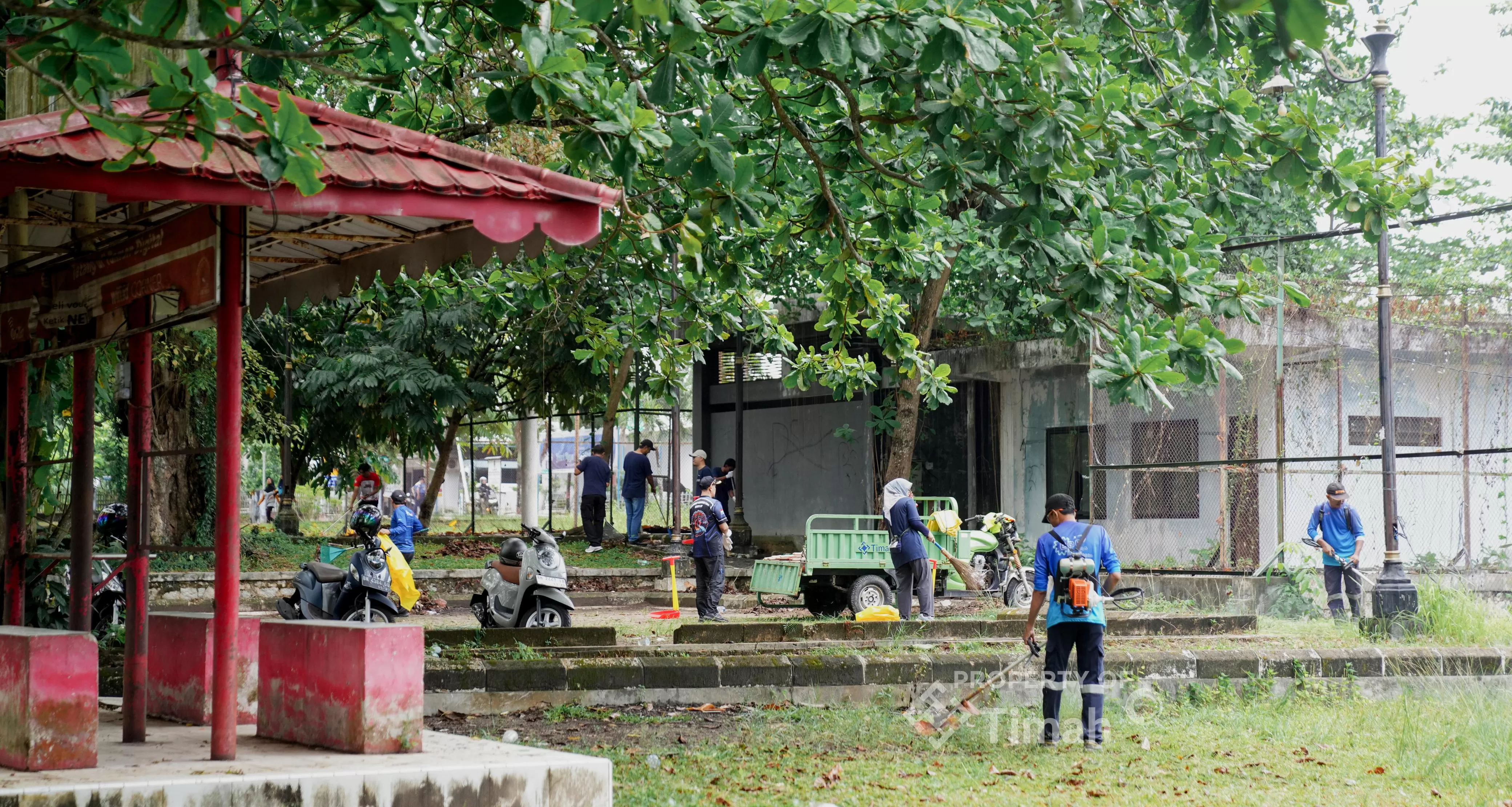 Aksi kecil bareng-bareng di Taman Sari, langkah nyata PT TIMAH (Persero) Tbk wujudkan lingkungan bersih dan sehat untuk semua.
