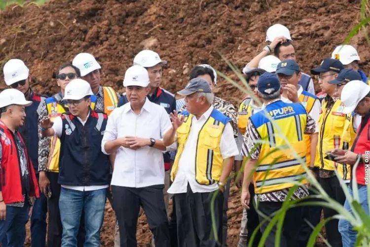 Ilustrasi pembangunan Jalan Tol Lingkar Pekanbaru di Provinsi Riau yang sebagian lahan proyeknya telah berhasil dibebaskan oleh pihak terkait. Disebutkan proyek ini akan dimulai pembangunannya dalam waktu dekat. Proyek ini bagian dari Jalan Tol Trans Sumatera (JTTS). (Instagram: Kemenpupr)