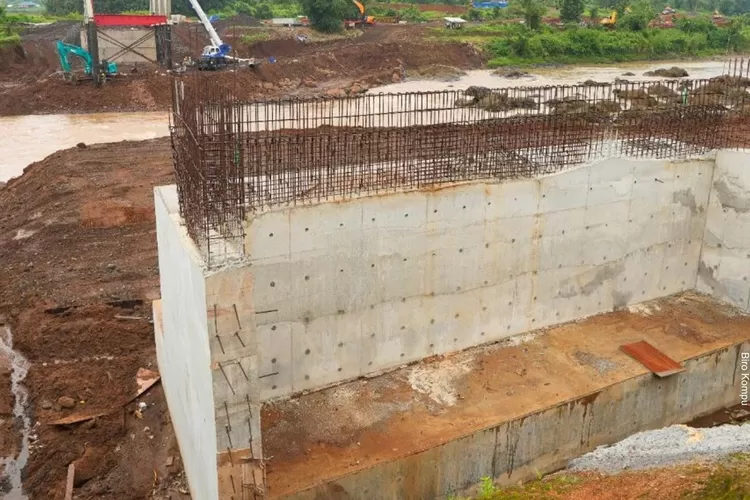 Ilustrasi proses pembangunan Jalan Tol Padang-Sicincin di Provinsi Sumatera Barat. DPRD Sumbar mengimbau semua pihak mengupayakan secara maksimal penyelesaian proyek rangkaian Jalan Tol Trans Sumatera (JTTS) ini. (Instagram: kemenpupr)