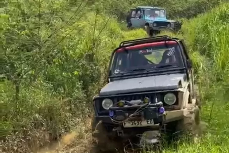 Jimmy Ketua Bodep, Sedang Melinbas jalanan berlumpur di M2 Adventure dalam acara Bodep Fun Offroad