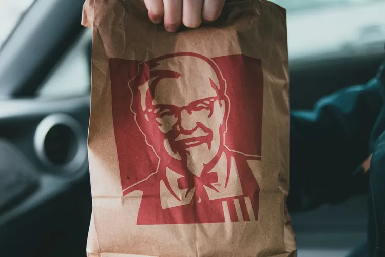 Ikuti! Tips Hemat Makan di KFC, Harga 20 Ribuan Sudah Dapat Ayam Besar dan Minum, Temukan di Sini (Pexels/ Erik Mclean)