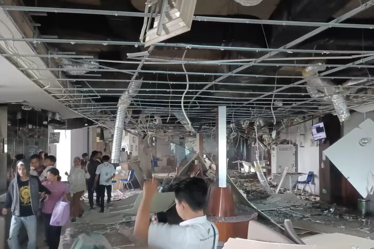 Ledakan Dahsyat di Semen Padang Hospital, Pasien dan Petugas Rumah Sakit Berhamburan  (Istimewa )