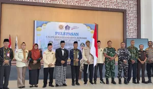 Lepas 546 Jemaah Calon Haji 2026, Sekda Kendari  Pesan Jaga Kesehatan dan Kekompakan