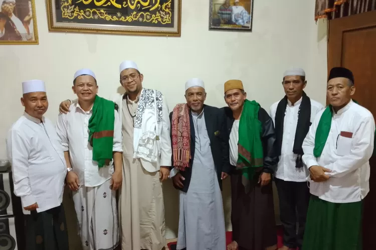 Kehadiran Majelis Al-Mubarok dan Miftahul Anwar di Lapangan Bola Kelurahan Bedahan Kecamatan Sawangan, Kota Depok, Selasa (24/12). (DOKUMEN NARASUMBER)