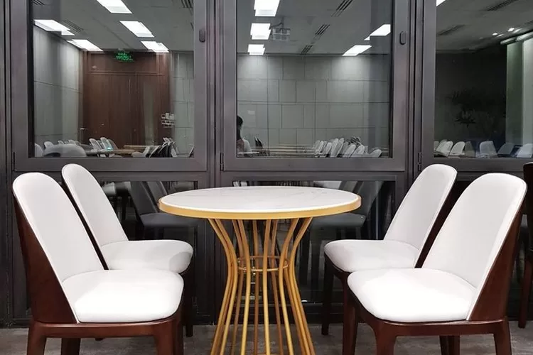 Inilah Desain Meja Makan Unik dengan Kombinasi Material yang Mengagumkan.